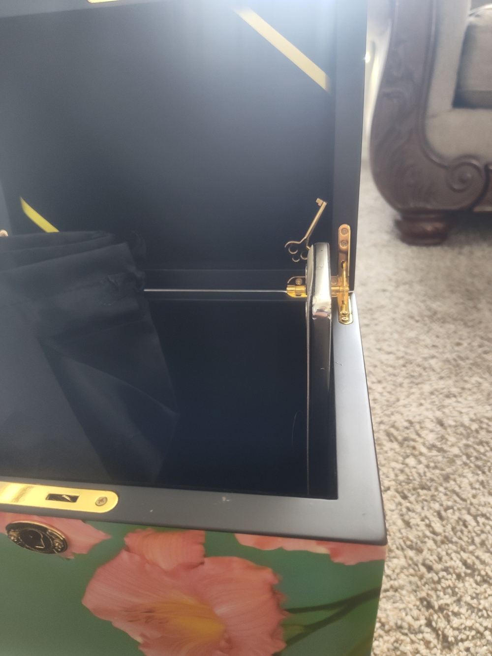 Keepsake Box w/ Key Lock - Picture 5 of 10